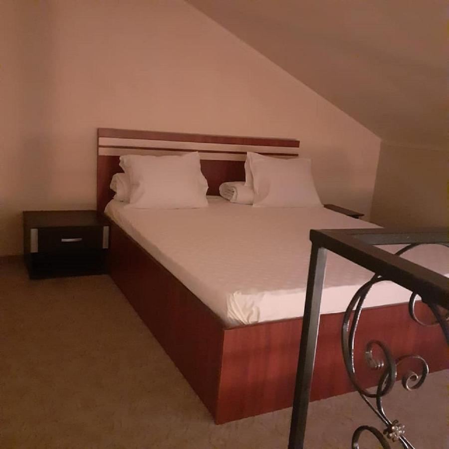 Hotel Lexus - Fost Cosmin 아라드 외부 사진
